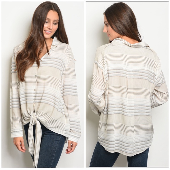 Tops - ‼️3 for $25‼️Long sleeve blouse w cute tie in front tan/cream